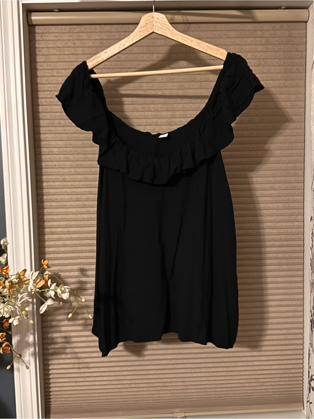Old Navy Black Ruffled Off-Shoulder Camisole